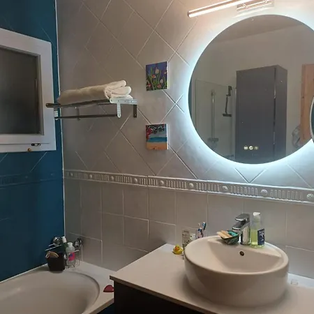 Apartmán Peaceful 2 Bedroom In St Raphael